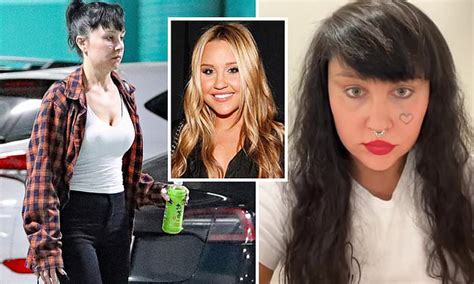 Amanda Bynes placed on psych hold after roaming streets naked。